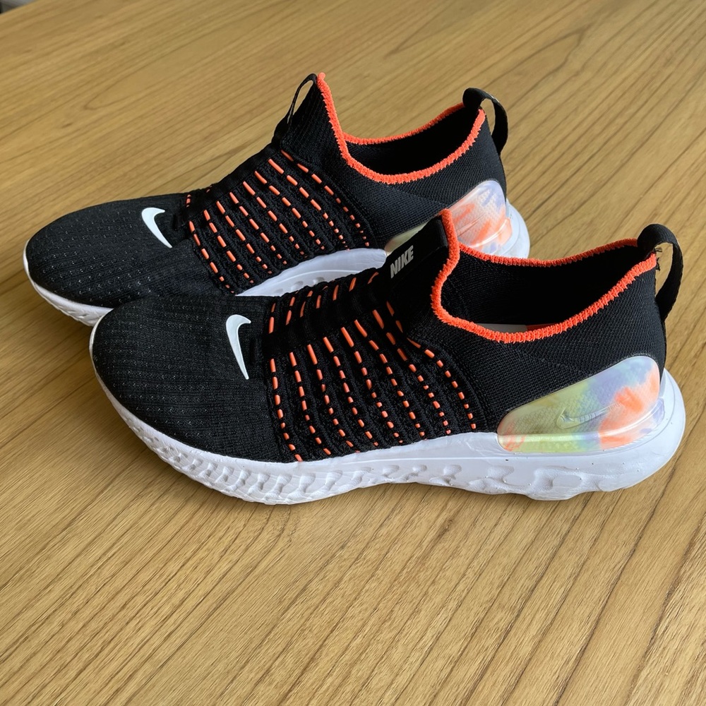 Nike Women's React Phantom Run Flyknit 2 Running Shoes